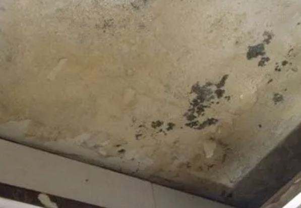 江汉阳台漏水维修公司分享下江汉卫生间渗水维修需要注意哪些问题。